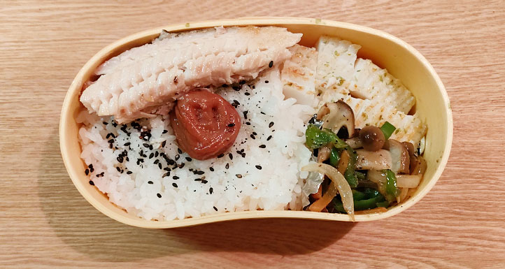 Atka mackerel and Hinomaru bento