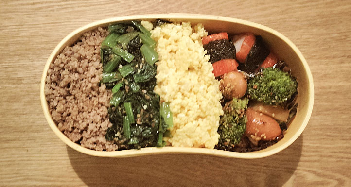 三色そぼろ弁当